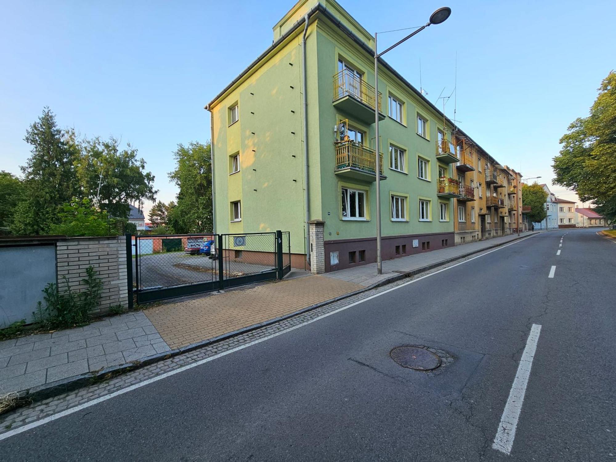 S Parkovanim Apartment Opava